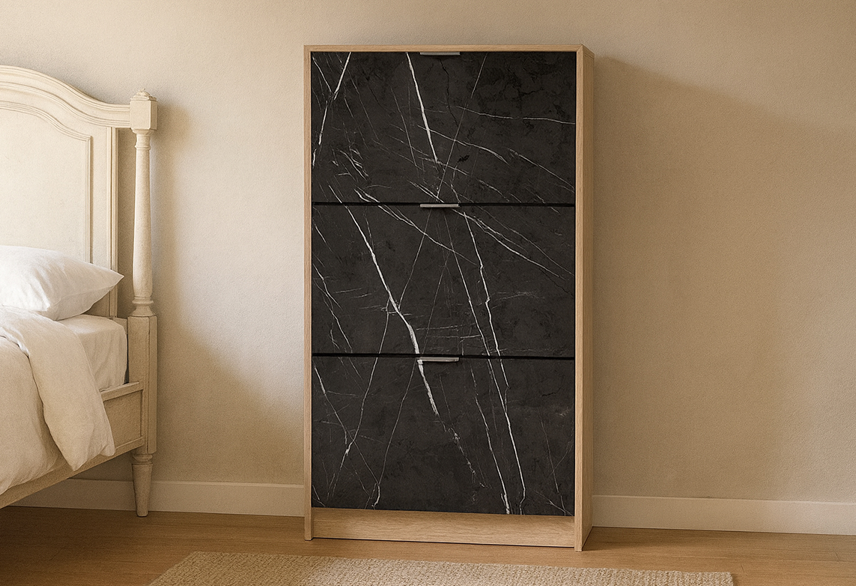 Απεικονίζεται η παπουτσοθήκη σε ένα υπνοδωμάτιο.